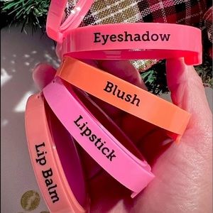 SimplyGlam by Ms G.4 in 1 Beauty Travel Compact.